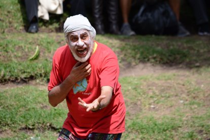 El humorista quiteño El Miche exige al candidato Fernando Villavicencio que deje de usar su imagen en campaña