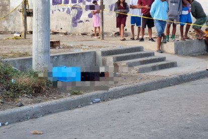 El fallecido estaba tomando cerveza con sus amigos.