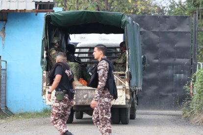 Conjunto policial estuvo controlando la situación en la Peni.