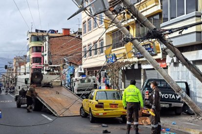 La camioneta quedó en el sitio luego de embestir a la pareja de adultos mayores.