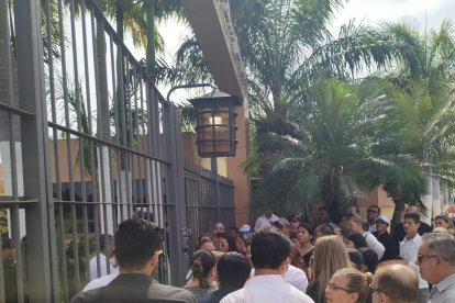 Simpatizantes de Agustín Intriago llegaron al camposanto para despedirlo.