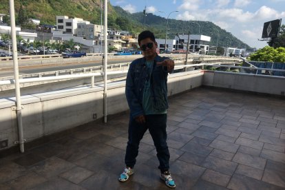 Joey David promueve su canción ‘Sin fronteras’, una canción con estilo pop urbano.