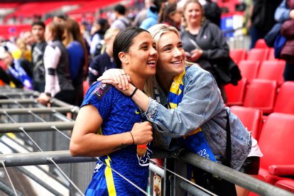 La australiana Samantha Kerr (i) y la norteamericana Kristie Mewis están juntas hace 3 años.