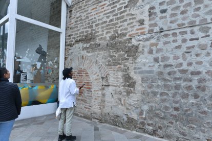 El Chirisike lleva un hueso con él. Se conoce las catacumbas del antiguo Hospital San Juan de Dios.