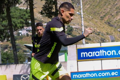 El delantero peruano Paolo Guerrero ya quiere saltar a la cancha con los universitarios.