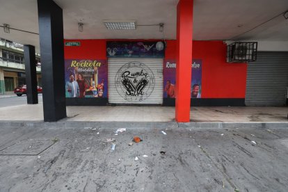 La salsoteca está ubicada en las calles Guaranda y Brasil.