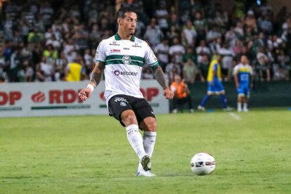 Jesús Trindade destaca como volante defensivo.