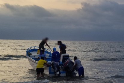 Diez lanchas, al menos, fueron robadas.