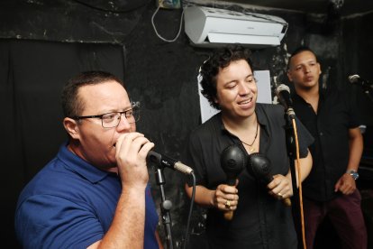 Varios artistas se unieron para tremenda rumba de salsa.