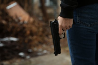 El hecho fue reportado a través de las redes sociales de la Fundación Anticorrupción. Los sujetos estaban armados. (Imagen referencial)