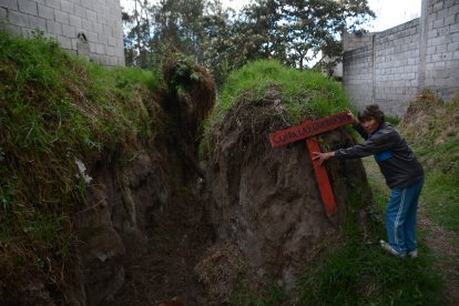 Además de la vigilancia, los vecinos optaron por colocar letreros para que los transeúntes no destruyan la quebrada.