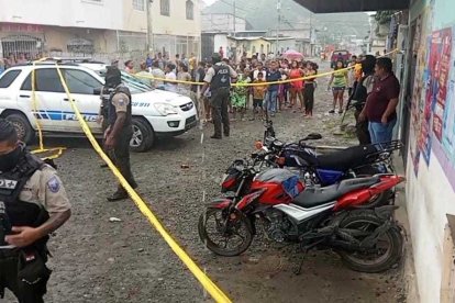 En el sitio, los investigadores recogieron nueve indicios balísticos, calibre 9 milímetros.