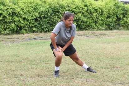 Paula Coronel, hija de dannes, exjugador del emelec fallecido en 2020, sueña con defender la camiseta del Bombillo.