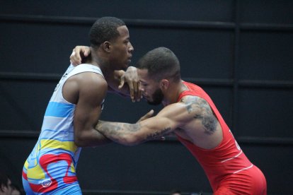En los Juegos Suramericanos de Asunción, Peralta (i) obtuvo medalla de plata en los 60 kg, aún siendo juvenil.