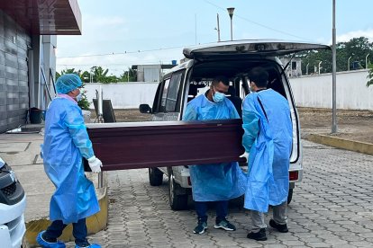 Los cuerpos fueron retirados del Centro Forense y llevados al barrio El Vergel para el funeral.