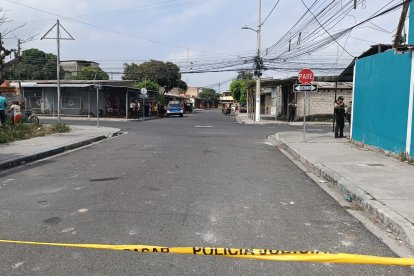 Un menor de edad fue asesinado en el interior de su domicilio en el Guasmo sur de Guayaquil.