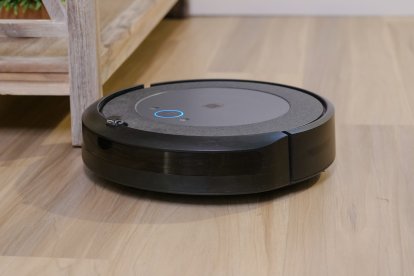 La aspiradora robot te dejará la casa libre de pelos de gatos.