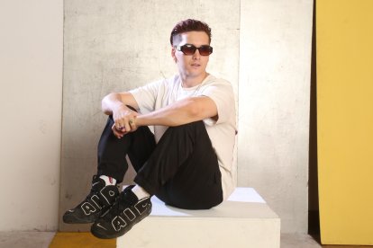 El actor y cantante Jandino confiesa las locuras en sus noches de copas