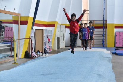 Los pequeños gimnastas siguen entrenando con la esperanza de poder ser parte del Sudamericano.