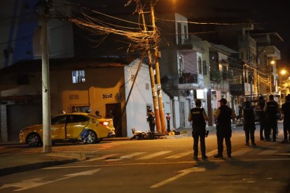 Miguel Santos se habría movilizado en el carro amarillo.