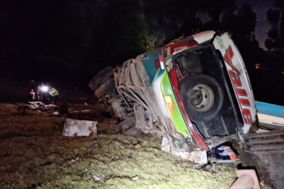 Un accidente de tránsito en la vía a Papallacta se saldó con varios muertos y heridos.