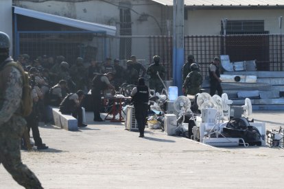 Policías y militares intervinieron nuevamente los pabellones de la 'Peni' y hallaron electrodomésticos.