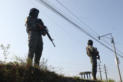 Dentro del penal se decomisaron varios objetos.