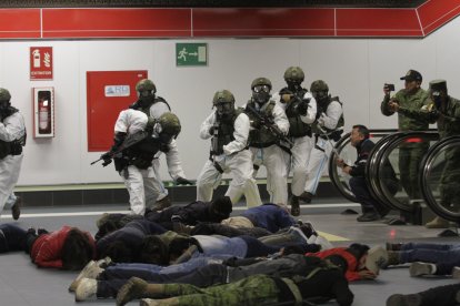 Dentro de la estación se simuló un ataque con toma de rehenes.