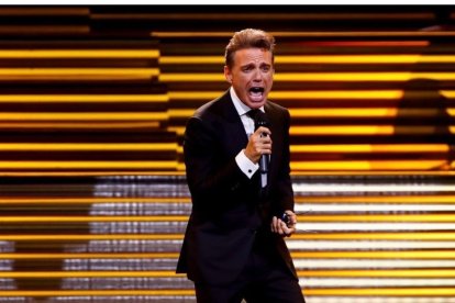 Luis Miguel en su primer concierto en Buenos Aires, Argentina.