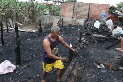 5 familias resultaron afectadas, no pudieron rescatar nada.