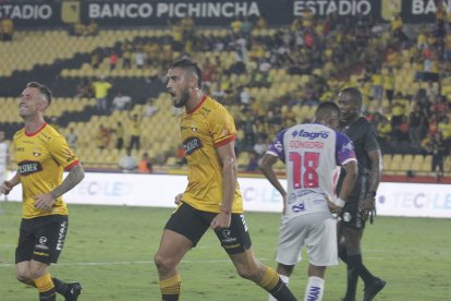 Francisco Fydriszewski de Barcelona se sacó la sal de la primera etapa e hizo dos goles en el inicio de la segunda.