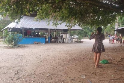 Un sicario llegó con ametralladora y disparó en medio de una multitud