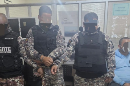 Los sujetos fueron aprehendidos por la Policía.