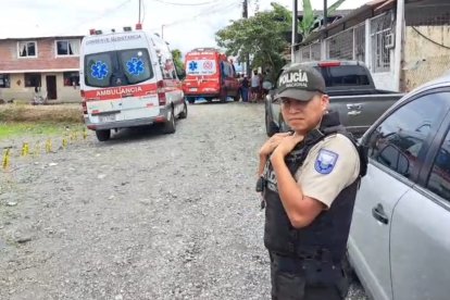 Los tres cuerpos quedaron en medio de la calle, donde estaban libando.