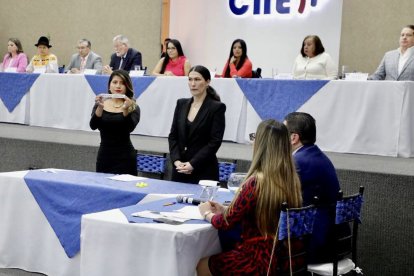 El sorteo de orden para el debate de este domingo contó con la presencia de un notario.