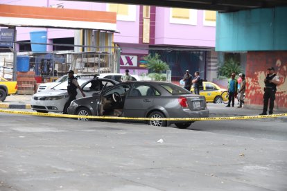 El auto en que iba la decana.