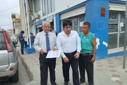 Antonio Espinoza Infante, exalcalde de La Libertad, denunció el asalto del que fue objeto en su domicilio.