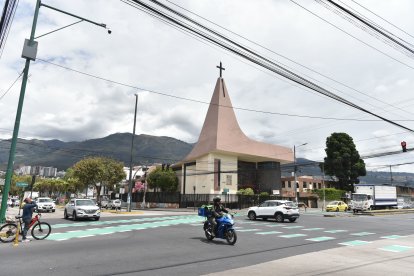 El hurto sucedió mientras el sacerdote practicaba la misa de la mañana.