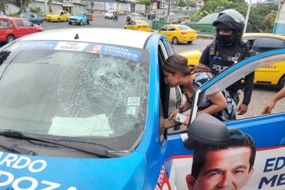 La candidata salió ilesa del ataque violento.