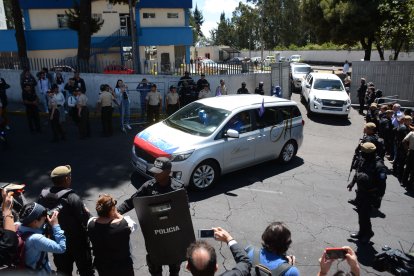 La carroza fúnebre salió a las 11:00 desde la  morgue de la Policía.