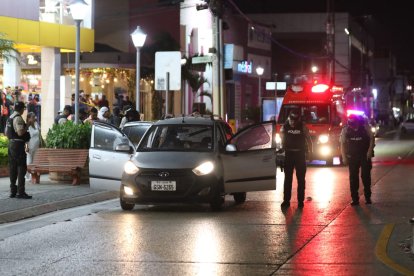 El ataque armado ocurrió al pie de un centro comercial.