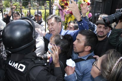 Amigos del candidato asesinado exigían acompañarlo en el velorio.
