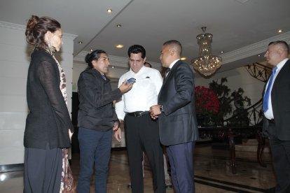 Yaku Pérez, Xavier Hervas (centro) y Bolívar Armijos (derecha) participaron de la reunión entre candidatos a la presidencial, este viernes 11 de agosto.