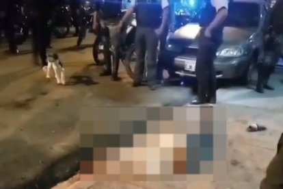 Un hombre murió en el acto de la balacera en el Guasmo sur.