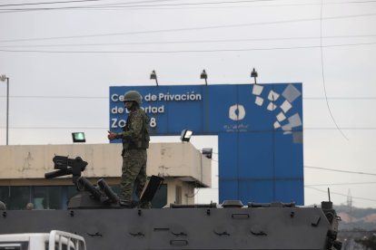 Para el operativo policial y militar en la Regional se  utilizaron tanquetas.