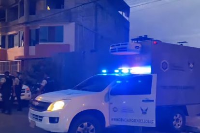 El hombre habría caído desde el techo de una vivienda de tres plantas.