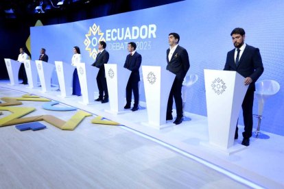 El debate cuenta con cinco ejes temáticos y replicas de los participantes.