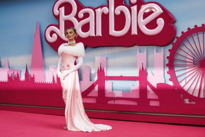 Fotografía de archivo, tomada el pasado 12 de julio, en la que se registró a la actriz australiana Margot Robbie, durante la premier de la película 'Barbie, en Londres (Reino Unido).