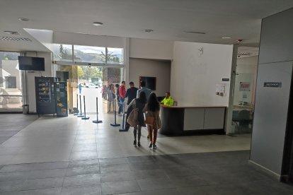 Los afectados denunciaron el asalto que ocurrió en el barrio Vicentina, de Ambato.