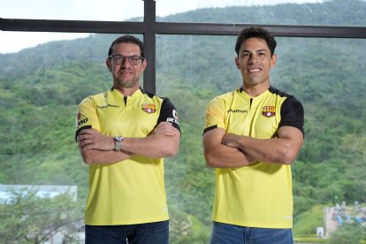 Matías Oyola (d) participará en las elecciones presidenciales de Barcelona junto a Rafael Verduga.